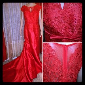 Red Strapless Scoop Neck Mermaid Satin Gown